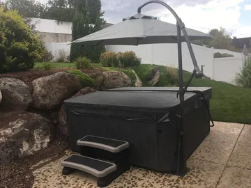 Hot tub with umbrella accessory